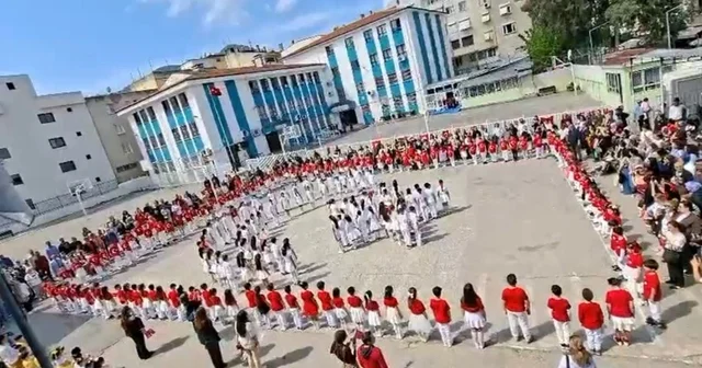 Sessizliği diliyle vatan sevgisi İşaret diliyle İstiklal Marşı okudular İzmir Haberleri