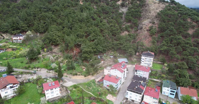 Tokat ta heyelan riski sebebiyle boşaltılan bölge dronla görüntülendi Tokat Haberleri