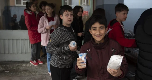 Öğrencilere 23 Nisan da döner ikramı Çorum Haberleri