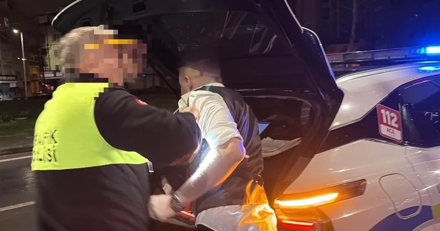 Ceza yiyen alkollü sürücü ekiplere önce teşekkür etti, sonra zorluk çıkardı Kayseri de kaza yaparak yolda kalan sürücü 2.55 promil alkolü çıktı Kayseri Haberleri