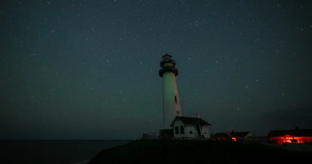 Gökyüzünde görsel şölen: Lyrid meteor yağmuru California’da görüntülendi VİDEO İZLE