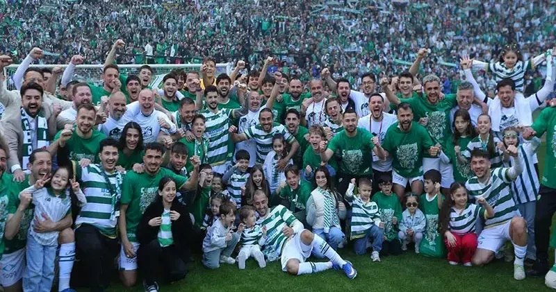 2 nci Lig şampiyonu Bursaspor, taraftar rekoruyla da Süper Lig şampiyonlarını geride bıraktı