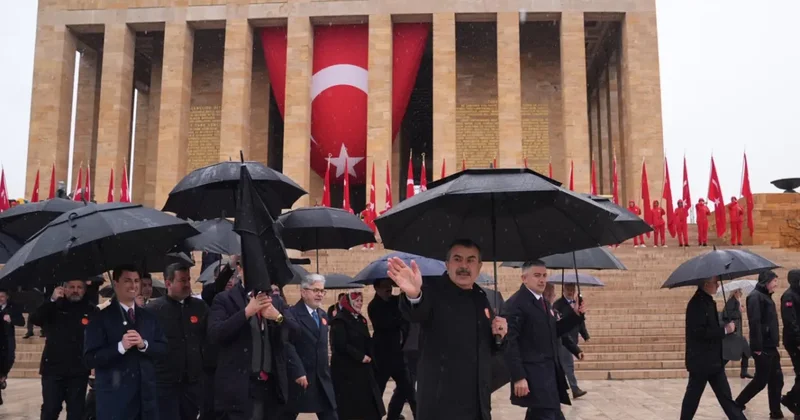 Bakan Tekin den Anıtkabir e ziyaret