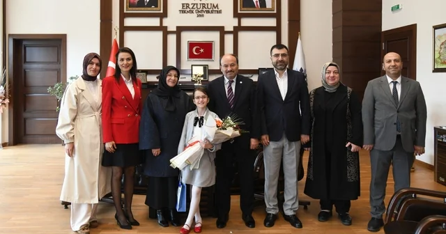 Rektör Çakmak tan 23 Nisan jesti: Koltuk Asya Mina ya emanet Erzurum Haberleri