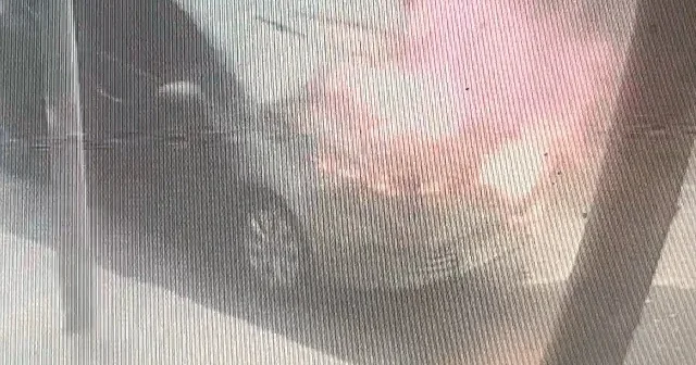 Avcılar da otomobilin motoru alev aldı; su tankeri ile söndürüldü VİDEO İZLE