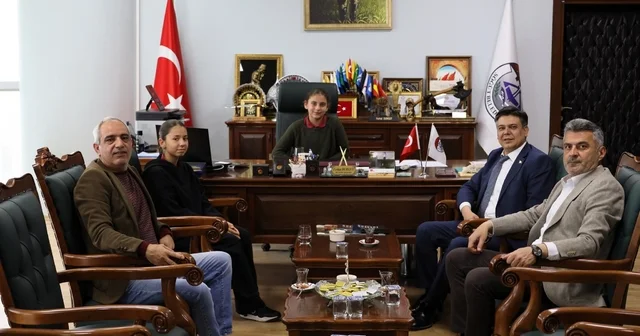 Bilecik te 23 Nisan da başkanlık koltuğu öğrencilere devredildi Bilecik Haberleri