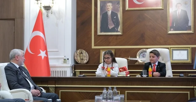 Başkan Aşgın koltuğu çocuklara emanet etti Çorum Haberleri