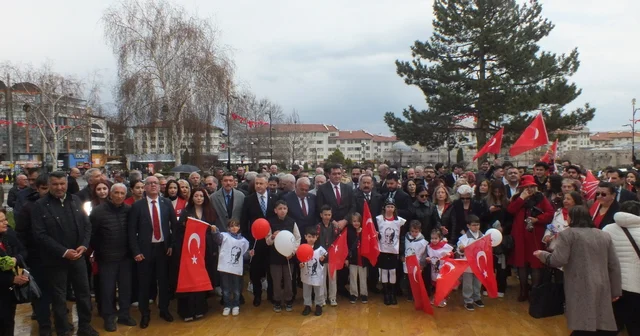 CHP Sivas İl Başkanlığı Atatürk Anıtı na çelenk bıraktı Sivas Haberleri