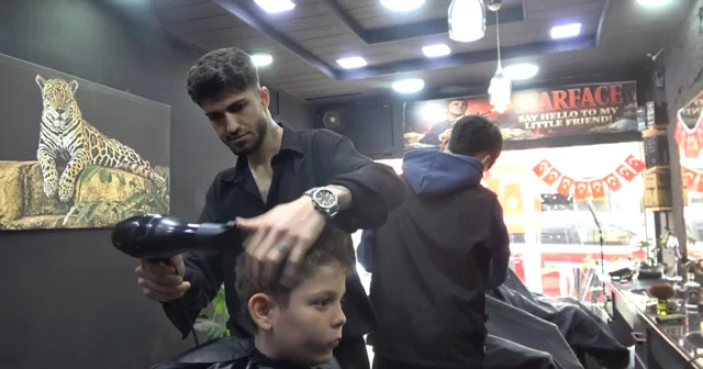 Yalovalı berberden 23 Nisan da çocuklara ücretsiz tıraş jesti Yalova Haberleri