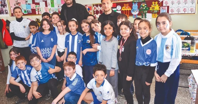 Mustafa Yumlu ve Sefa Akgün çocukların çağrısını cevapsız bırakmadı Erzurum Haberleri