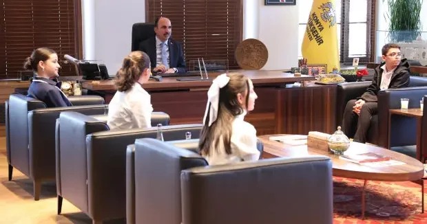 Konya haberleri Başkan Altay, Çocuk Meclisi ve Gençlik Meclisi üyeleriyle bir araya geldi 23 Nisan 2026