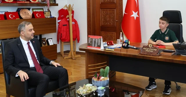 Başkan Toptaş, 23 Nisan da koltuğunu minik Halil e devretti Kahramanmaraş Haberleri