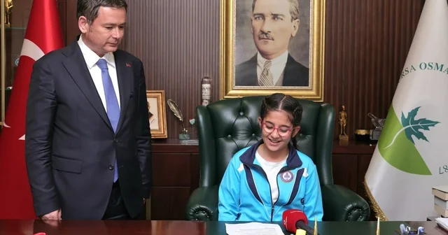 Başkan Aydın koltuğu çocuklara bıraktı Osmangazi de Başkanlık koltuğu çocuklara emanet Bursa Haberleri