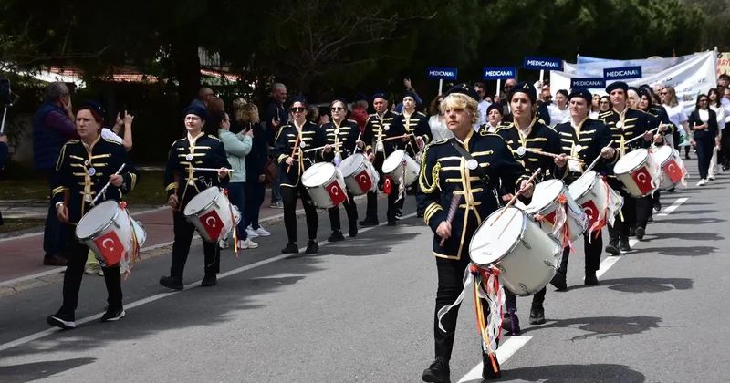 Alaçatı Ot Festivali nde renkli kortej