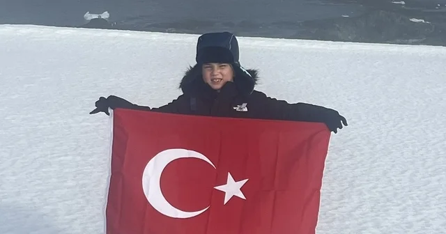 7 yaşındaki Pars, Güney Kutbu nda Türk bayrağı açtı Aydınlı ilkokul öğrencisi, özel izinle Antarktika da 14 gün geçirdi Aydın Haberleri