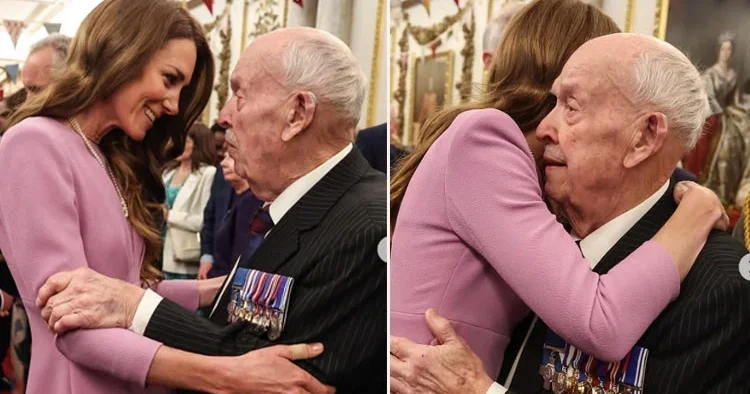 Öyle bir sarıldı ki 88 yaşındaki misafirini neredeyse ağlatıyordu