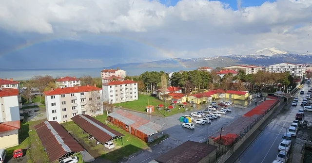 Tatvan da gökkuşağı görsel şölen sundu Bitlis Haberleri