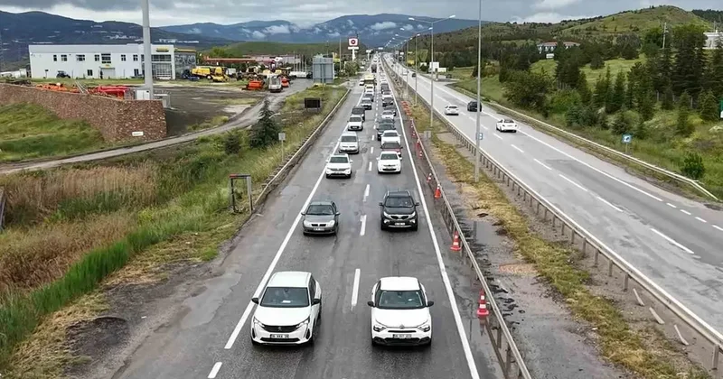 43 ilin geçiş noktasında trafik yoğunluğu arttı