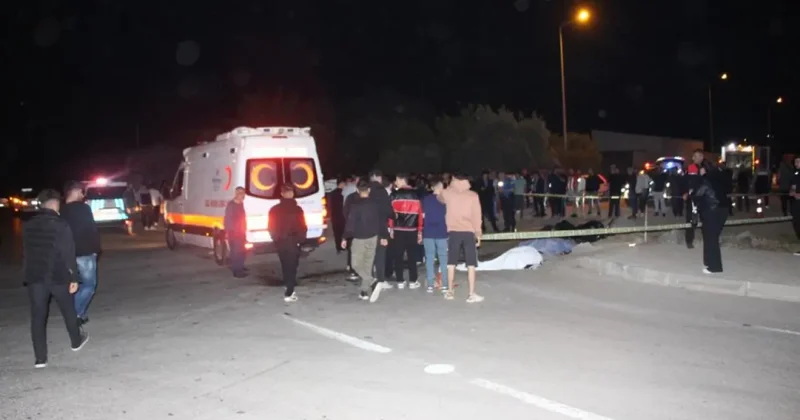 Çöp kamyonuyla çarpışan motosikletteki 2 genç hayatını kaybetti