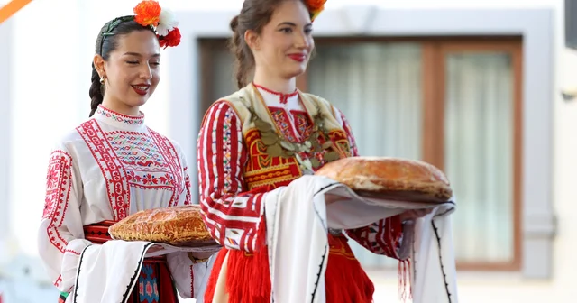 Kırklareli nde komşu ülke Bulgaristan dans toplulukları gösterilerini sahneledi Kırklareli Haberleri