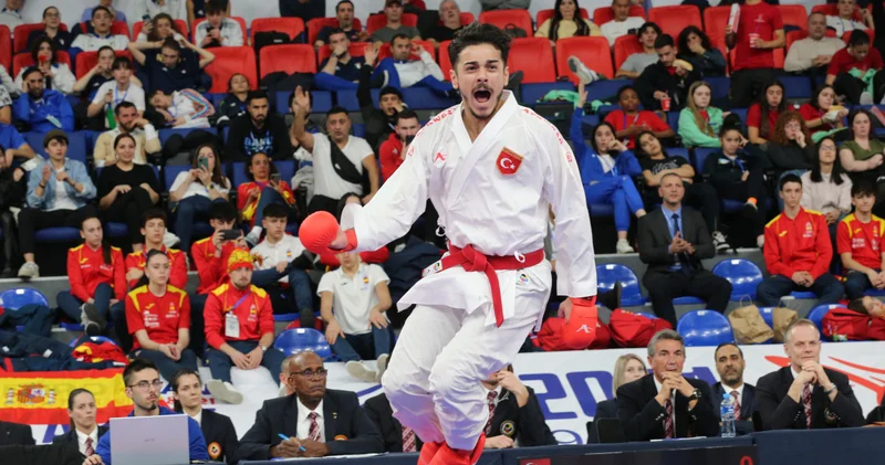 Son dakika: Milli karateci Ömer Faruk Yürür den altın madalya!