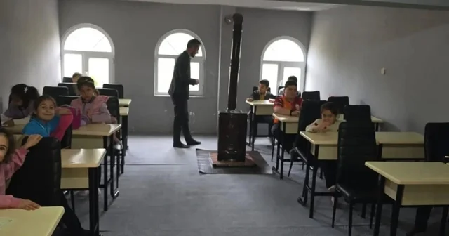 Ayancık ta minik öğrencilere aile ve vefa semineri Sinop Haberleri