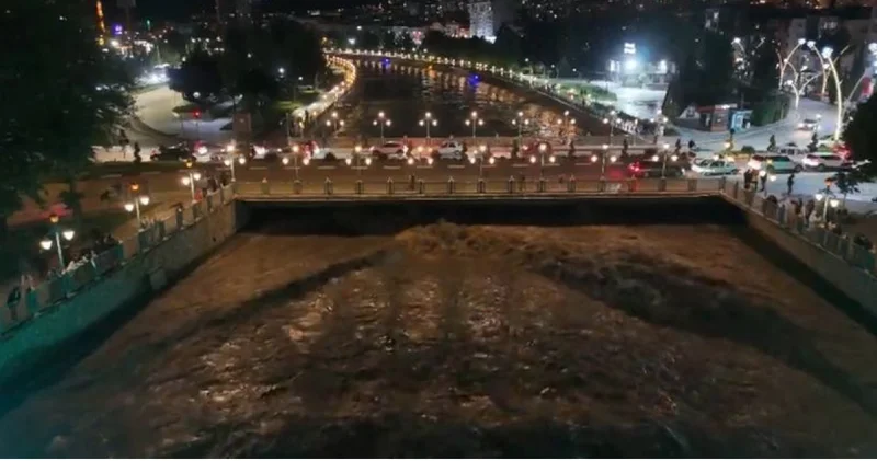 Tokat ta Yeşilırmak Nehri nin su seviyesi yükseldi Son dakika haberleri