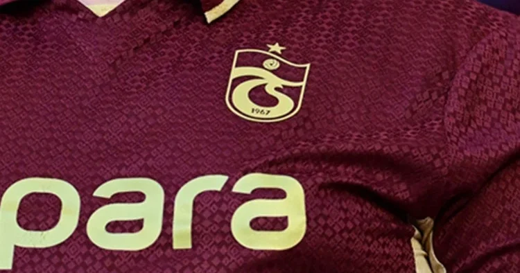 Trabzonspor bayrağına bıçaklı saldırı!