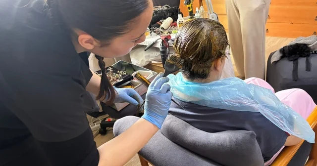 Huzurevindeki yaşlıların bayram bakımı, lise öğrencilerinden Güzellik hizmetleri öğrencileri huzurevi sakinlerine bayram bakımı yaptı Bursa Haberleri