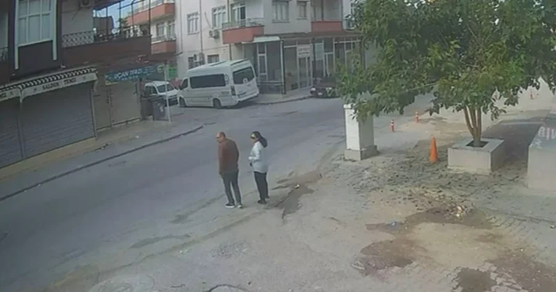 Yakınına el sallarken yola çıktığı sırada otomobil çarptı