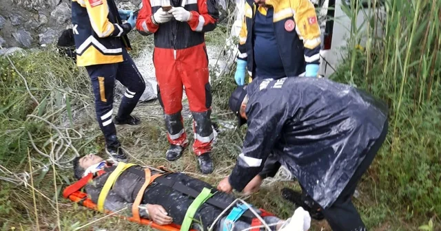 Araç uçuruma düştü, 2 kişi yaralandı Muğla Haberleri