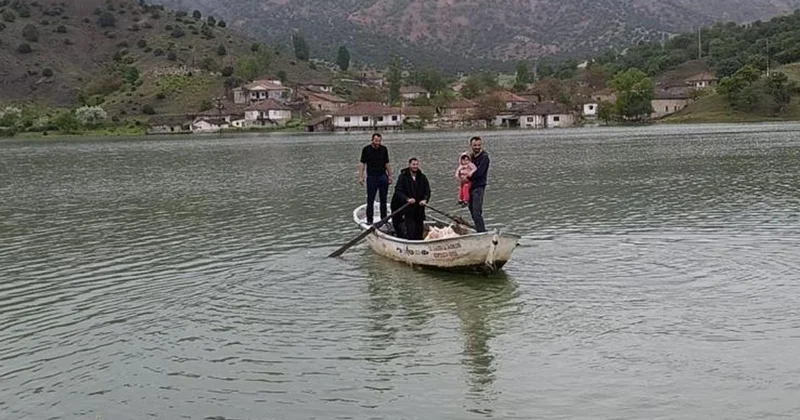 Yağışlar sonrası Yozgat ta ulaşım kayıkla sağlanıyor