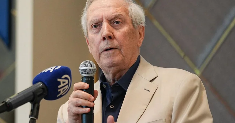 Bu gidişatı durdurmak için geliyorum diyen Aziz Yıldırım dan transfer müjdesi