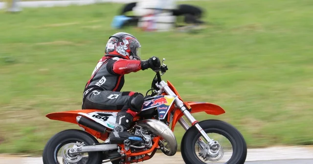 Süpermoto ve MotoMini heyecanı Uşak ta başladı Uşak Haberleri