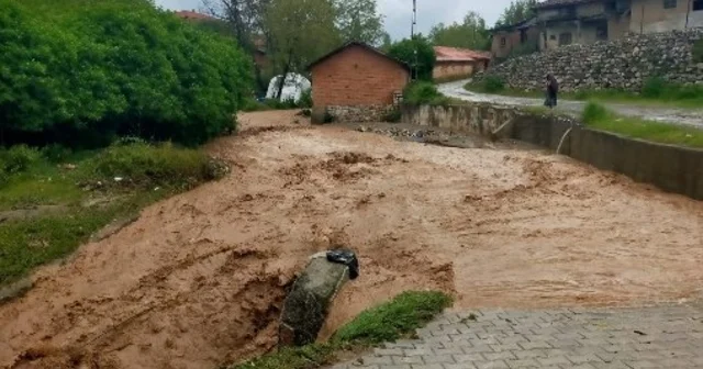 Çorum da dolu ve sağanak sele neden oldu Çorum Haberleri