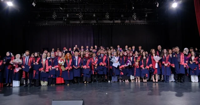 Atatürk Üniversitesi İletişim Fakültesi nde mezuniyet heyecanı yaşandı Erzurum Haberleri