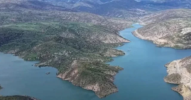 Kuraklık bitirdi yağışlar yeniden doldurdu: Sivas’ta Pusat Özen Barajı taştı VİDEO İZLE