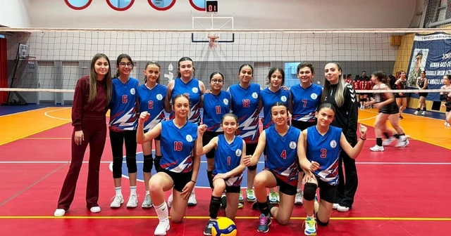 Körfez Gençlerbirliği Midi Kız Voleybol Takımı sezona galibiyetle başladı Kocaeli Haberleri