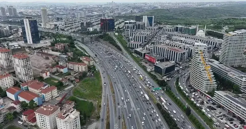 İstanbul da bayram trafiği havadan görüntülendi