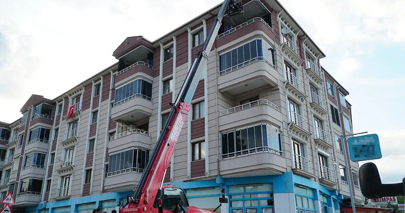 250 kiloluk cenaze teleskopik forkliftle taşındı