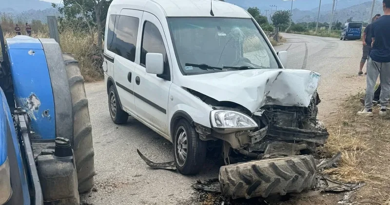 Aydın da hafif ticari araç traktör ile çarpıştı: Bir kişi hayatını kaybetti Gündem Haberleri