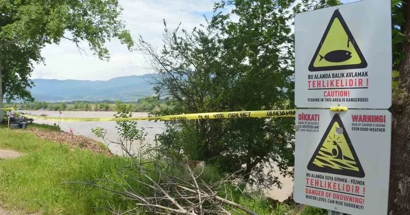 Kelkit çayı taştı: Ağaçlık alan nehre dönüştü