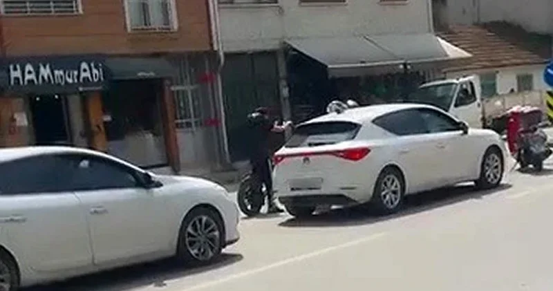 Yol verme kavgasında tansiyon yükseldi araya vatandaşlar girdi Bursa Haberleri