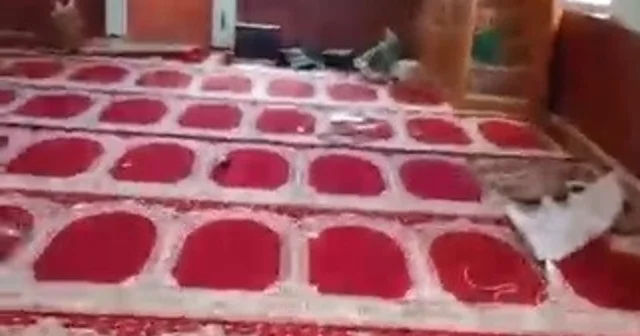 Tahrip edilen köy camisi belediye ekiplerince yeniden ibadete hazır hale getirildi Elazığ Haberleri Habertürk Yerel Haberler