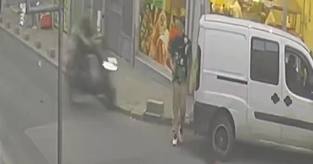 Tekirdağ da ucuz kahramanlık pahalıya patladı: Ön teker şovu kazayla bitti yaya ölümden döndü VİDEO İZLE