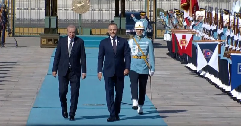Cumhurbaşkanı Erdoğan, Nawrocki yi resmi törenle karşıladı