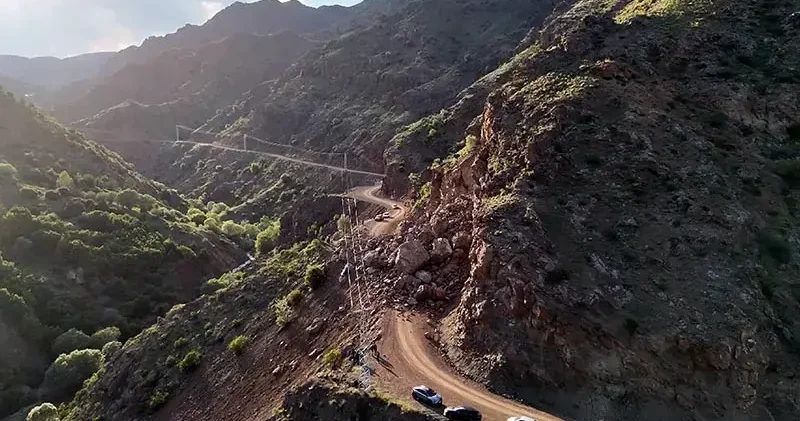 İki mahalleyi bağlayan yol kapandı, mahalleli tepki gösterdi