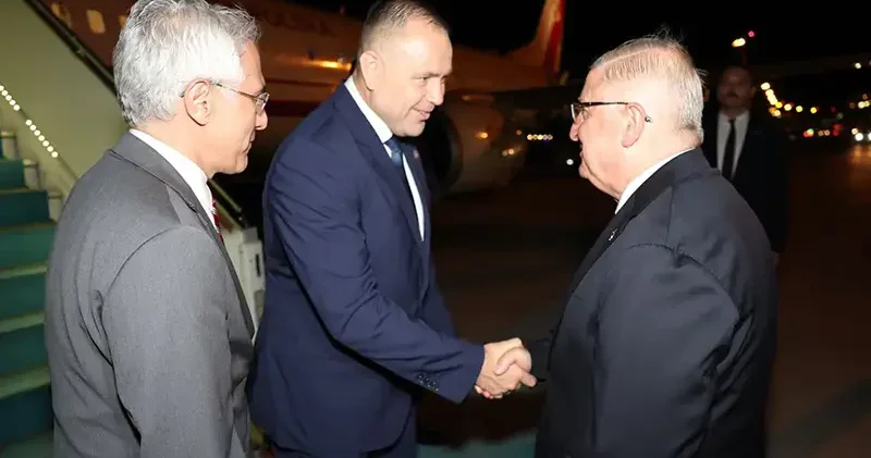 Bakan Güler, Polonya Cumhurbaşkanı Nawrocki yi Esenboğa Havalimanı nda karşıladı