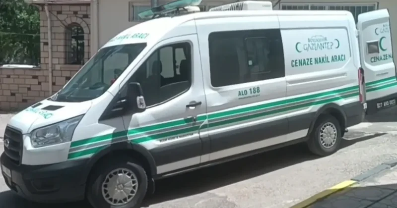 Gömleği ağaca takılınca düştü, kullandığı traktörün altında hayatını kaybetti