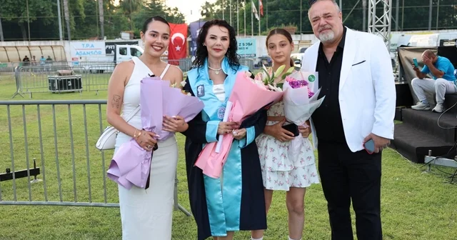 Kızının kanseri yendiği gün üniversiteden dereceyle mezun oldu Mezuniyet töreninde çifte kutlama Antalya Haberleri Habertürk Yerel Haberler